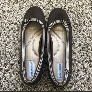 Grasshoppers brown flats